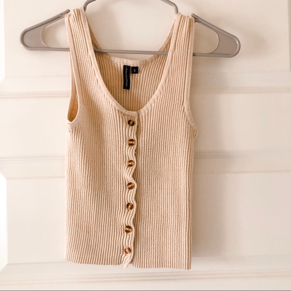 Tops - ✨MAKE AN OFFER✨ Ribbed Cream Button Up Top